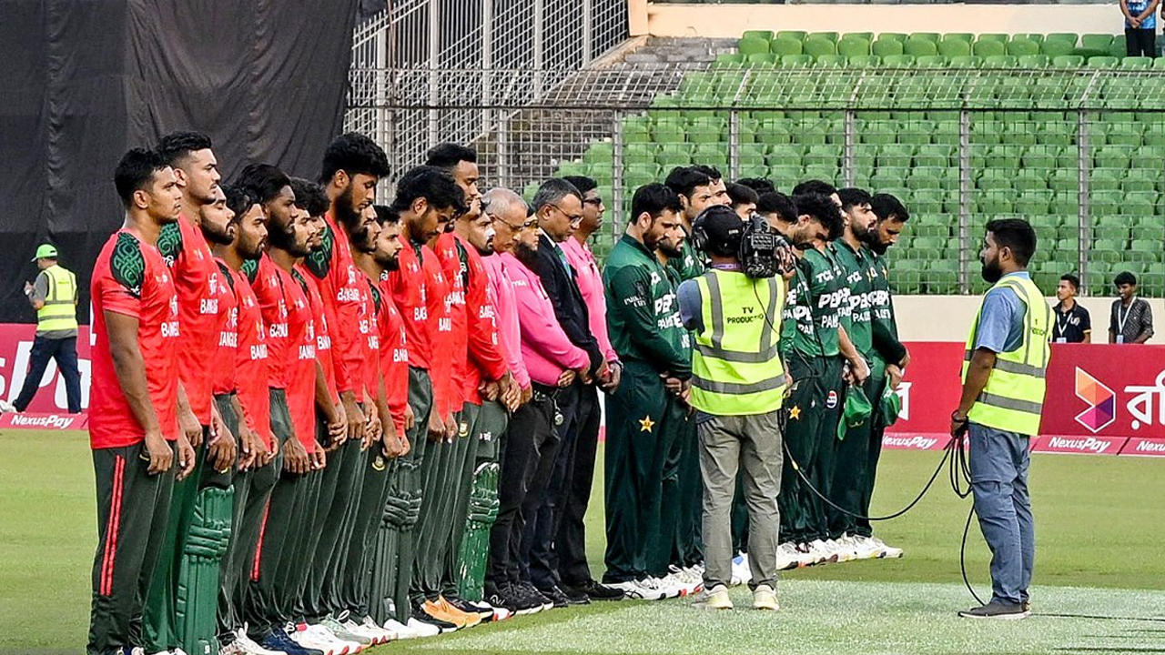 ‘বাংলাদেশ সুযোগ দিয়েছে বলে জিতেছে পাকিস্তান’, সাবেক তারকার বিস্ফোরক দাবি