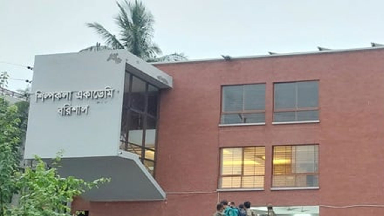 সাংস্কৃতিক কার্যক্রম বন্ধ করলেন কালচারাল কর্মকর্তা