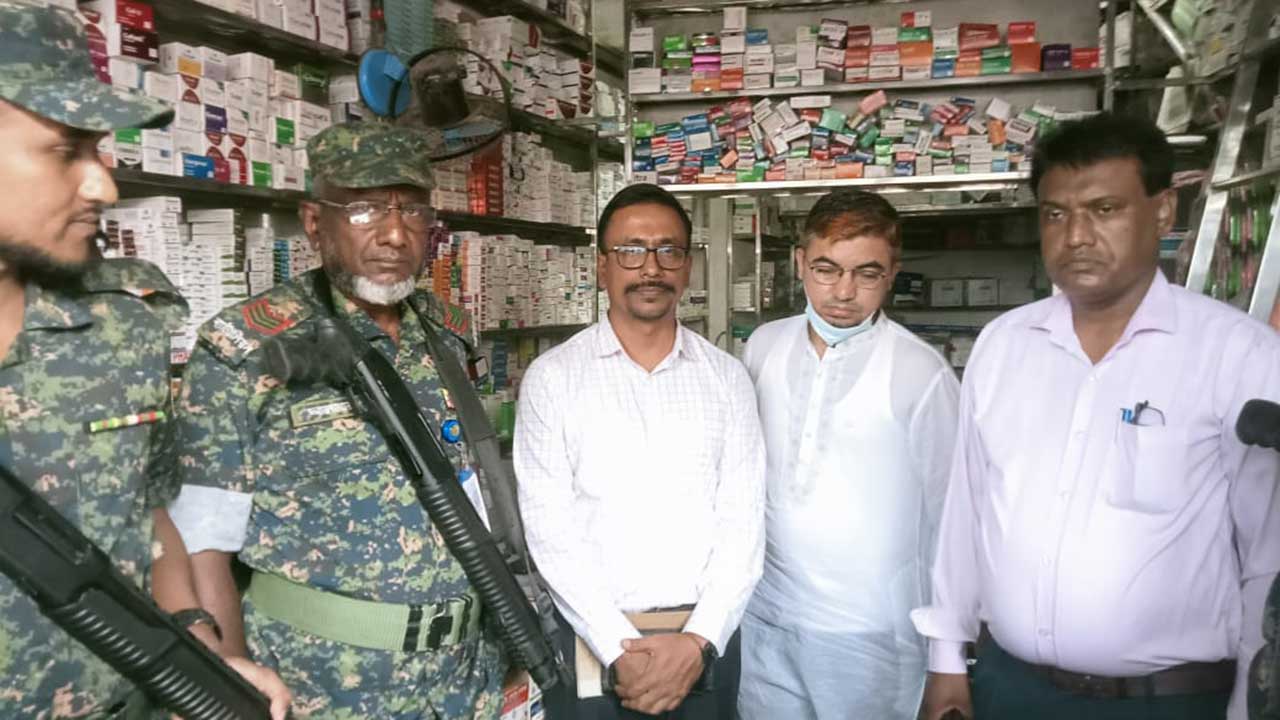 সাড়ে ৭ টাকার ওষুধের দাম ৩৫০ টাকা চাওয়ায় ৪০ হাজার টাকা জরিমানা