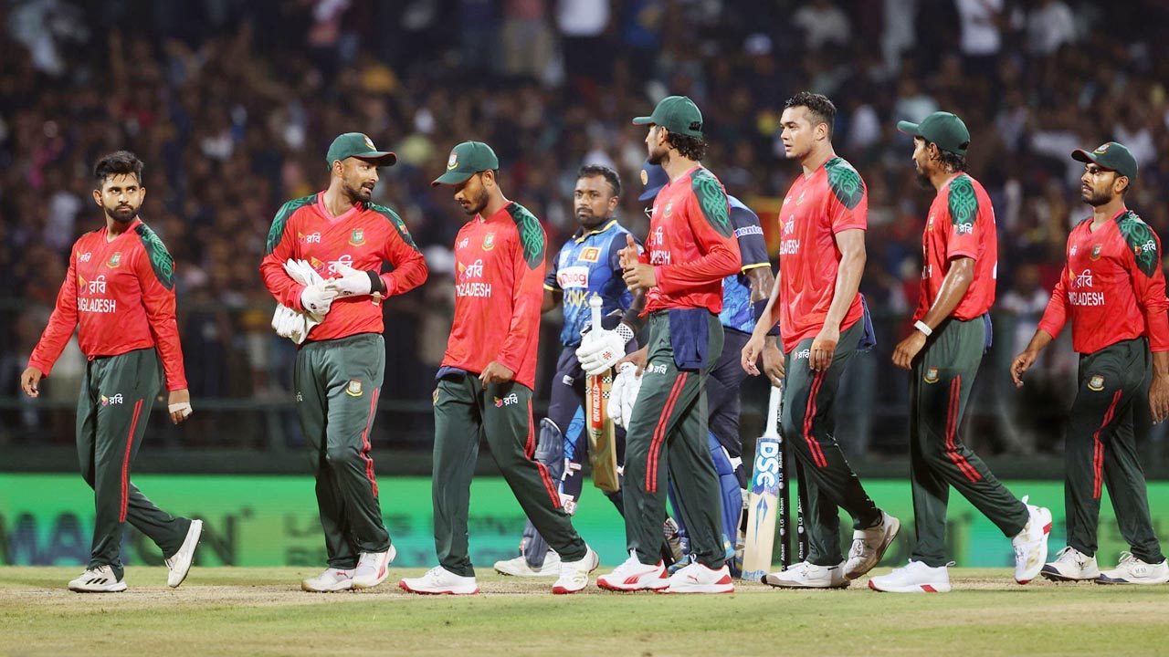 নাঈম চারে মিরাজ ছয়ে, জাকের-মুস্তাফিজ নেই উত্তর দেবে কে? 