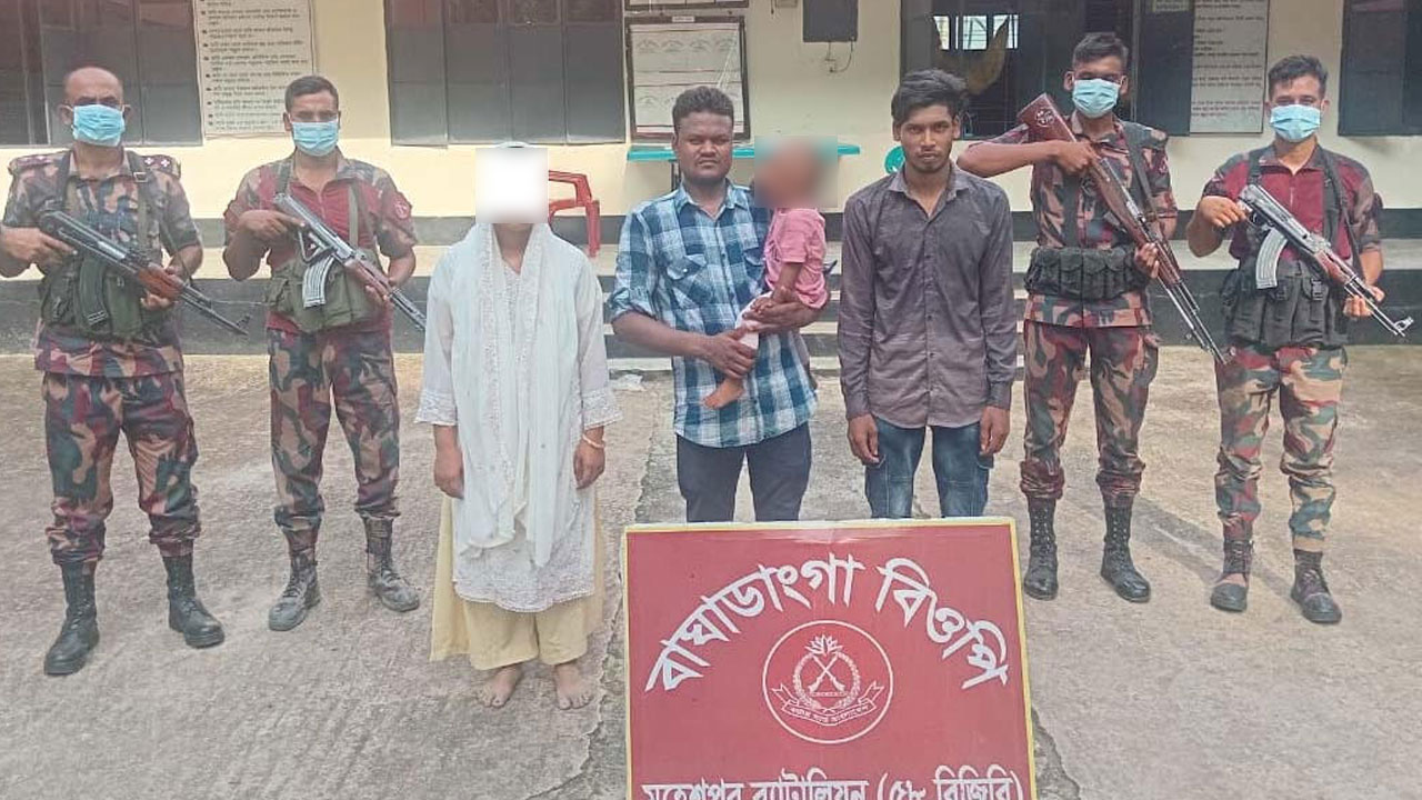 ৬ বাংলাদেশিকে বিজিবির কাছে ফেরত দিল বিএসএফ