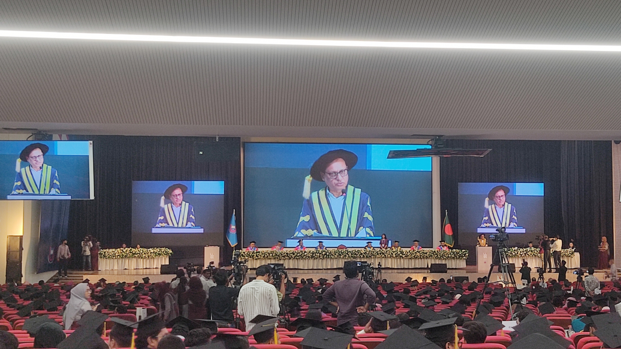 শুধু চাকরি নয়, সমাজ গঠনের জন্য শিক্ষিত হতে হবে