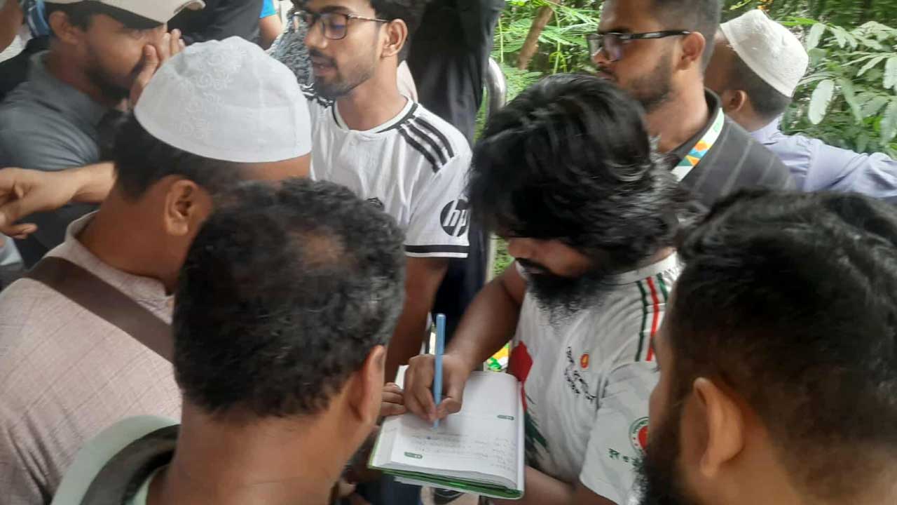 ঢাকার বাইরে থেকে আসছেন রক্তদাতারা, মিলছে নেগেটিভ গ্রুপের রক্তও