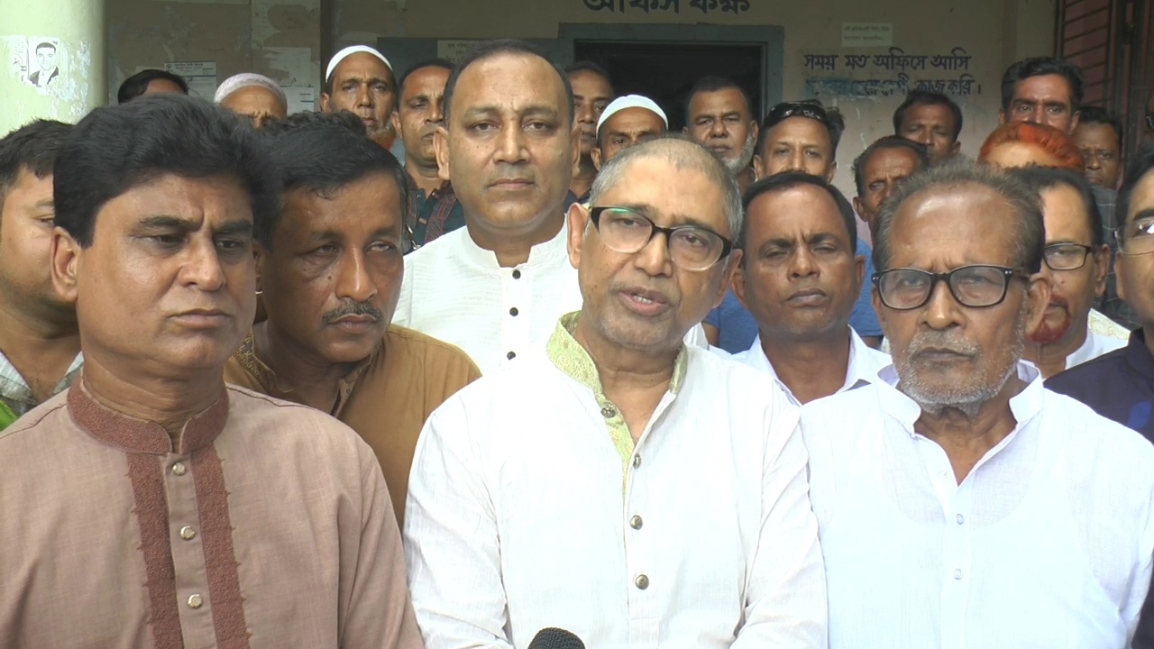 বিএনপিতে কোনো হাইব্রিডদের জায়গা হবে না : আহমেদ আযম খান