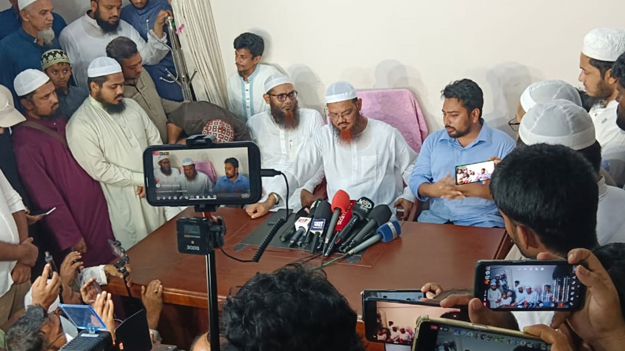 শুভেচ্ছা বিনিময় করতে চরমোনাই দরবারে এসেছি : নাহিদ ইসলাম