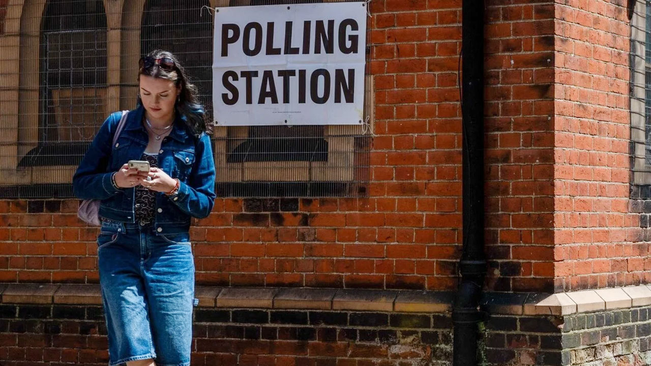 ভোটারদের ন্যূনতম বয়স ১৬ বছর নির্ধারণ করছে যুক্তরাজ্য