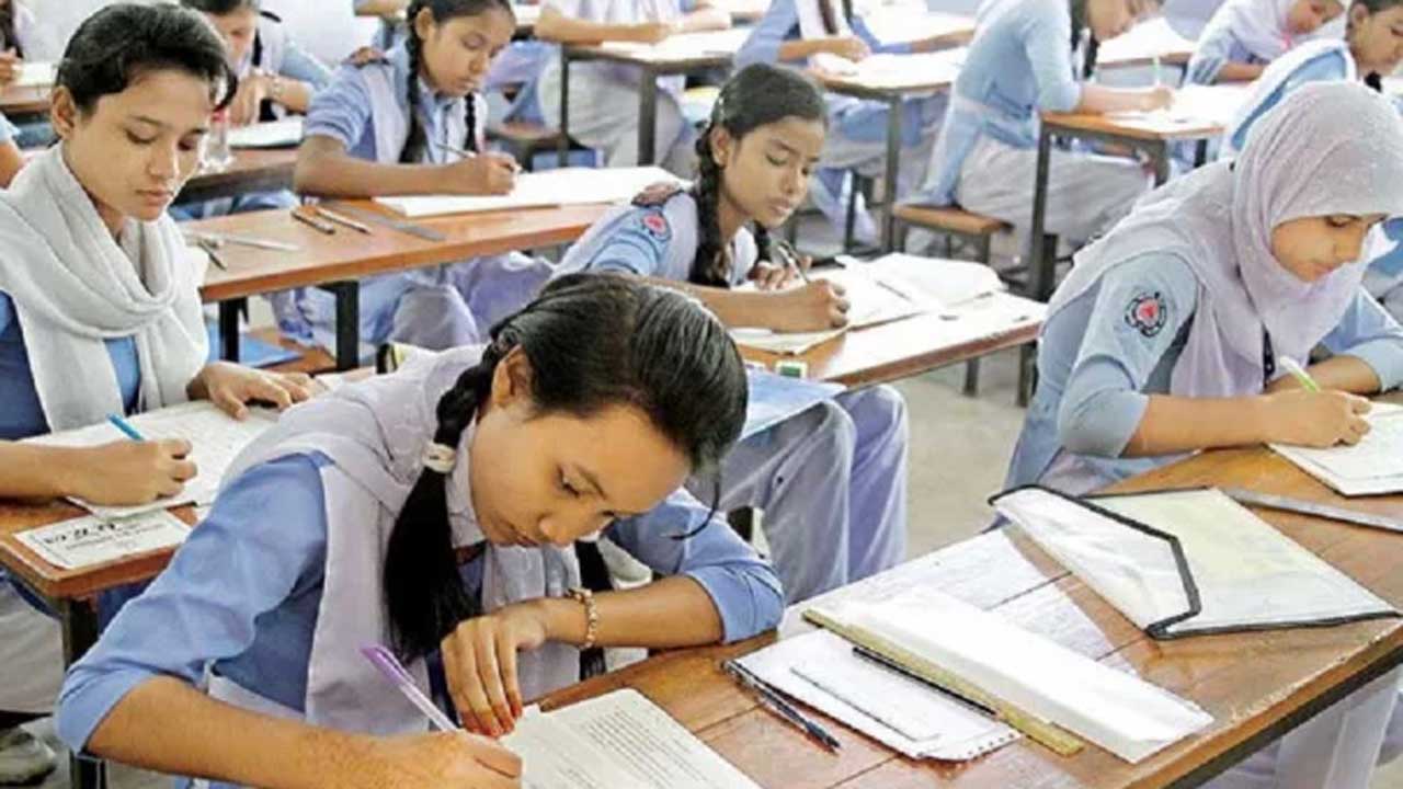 এইচএসসি : নকলের অভিযোগে বহিষ্কার ৪৩ পরীক্ষার্থী ও ৪ শিক্ষক