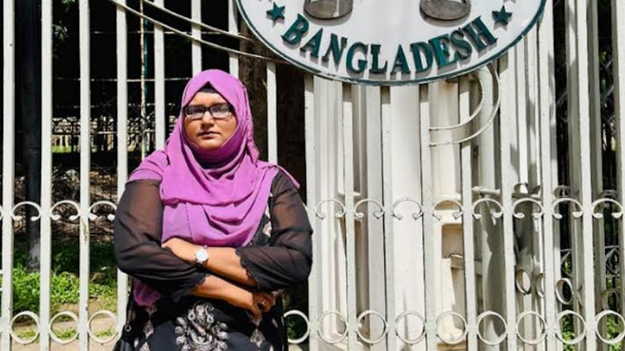 ছাত্রদল নেত্রীকে ছাত্রত্ব ফিরিয়ে দিতে আদালতের নির্দেশ