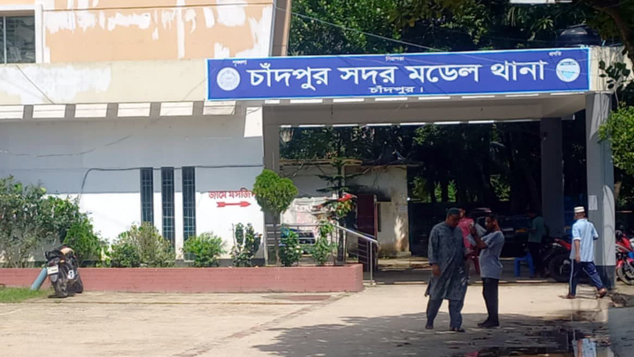 চাঁদপুরে বিদ্যুৎস্পৃষ্টে অবসরপ্রাপ্ত কর্মকর্তা ও ছেলের মৃত্যু