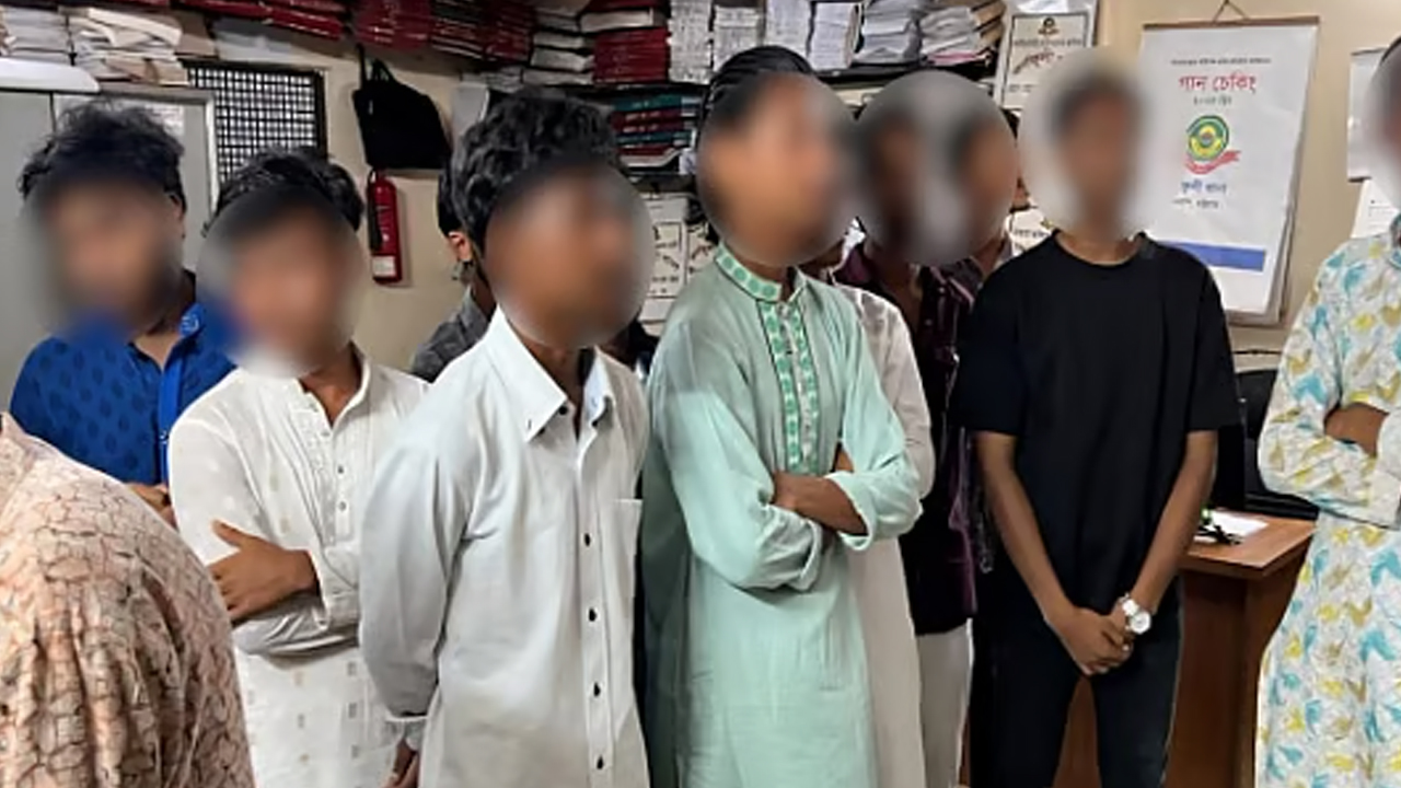 চট্টগ্রামে ‘জয় বাংলা’ স্লোগানে টিকটক ভিডিও, ১২ তরুণ আটক