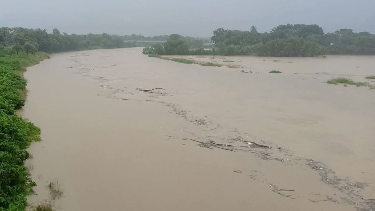 বাড়ছে গোমতী নদীর পানি, কুমিল্লায় বন্যার শঙ্কা