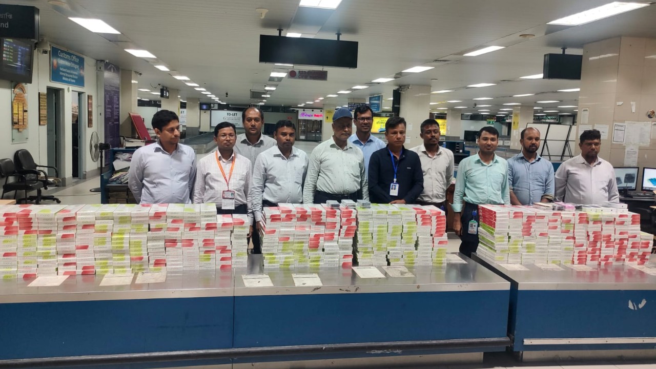 দুবাইফেরত ৩ যাত্রীর কাছ থেকে ৬০ লাখ টাকার মালামাল জব্দ