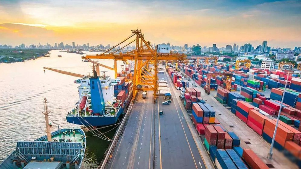 চট্টগ্রাম বন্দরে এনসিটি পরিচালনার কাজ শুরু করল নৌ-বাহিনীর ড্রাইডক