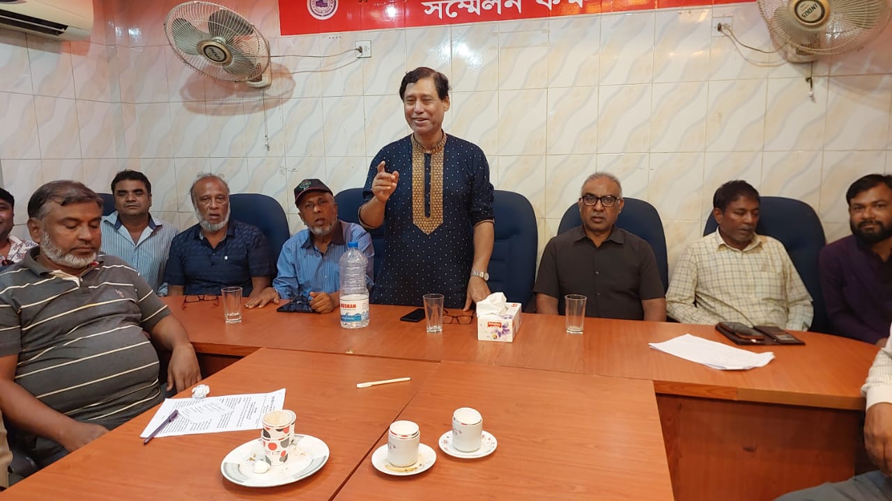 চট্টগ্রামে ৪ দাবিতে ধর্মঘটে যাচ্ছে পরিবহন মালিক-শ্রমিকরা