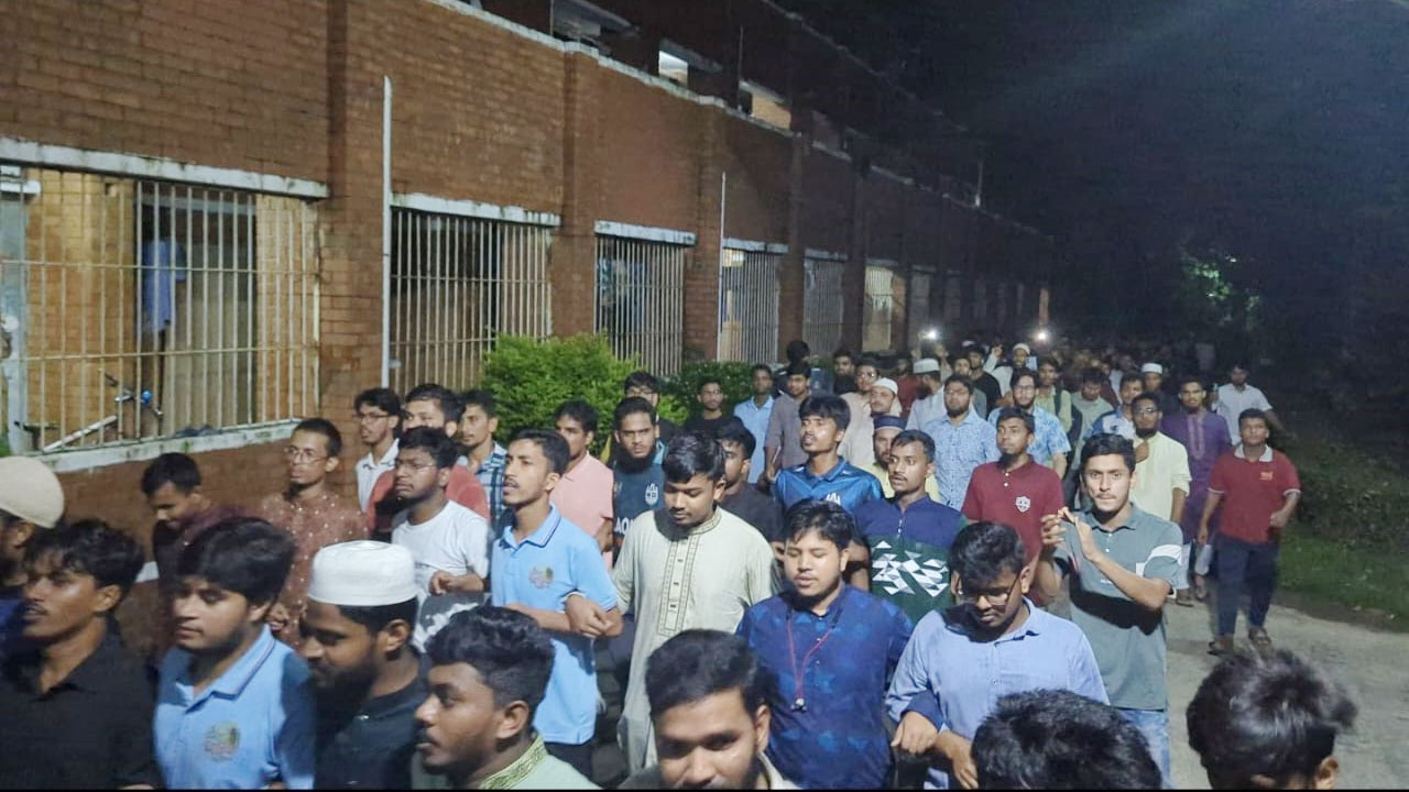 সোহাগ হত্যার ঘটনায় চট্টগ্রাম বিশ্ববিদ্যালয়ে শিক্ষার্থীদের বিক্ষোভ