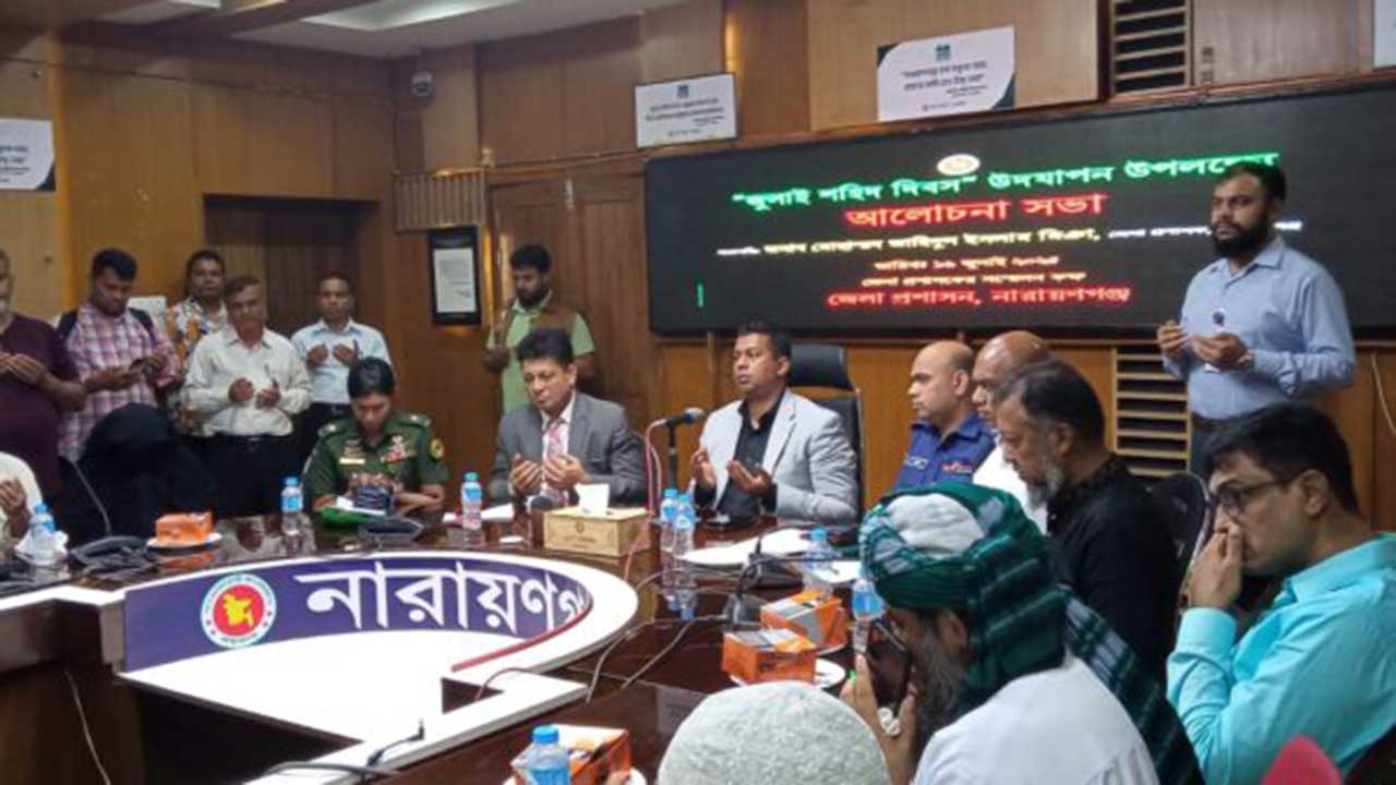 শহীদদের কবরগুলো একক নকশায় সংরক্ষণ করা হবে : ডিসি জাহিদুল