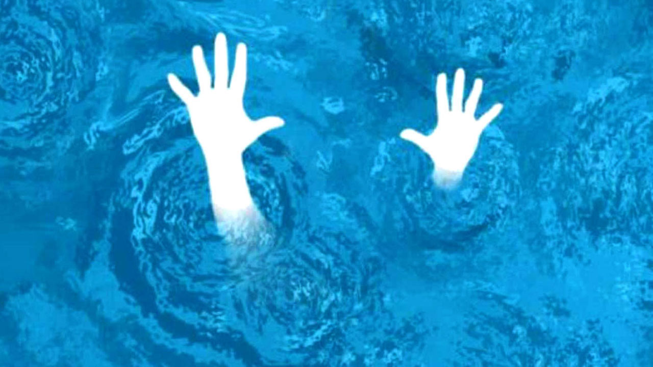 বাড়ির পাশে পুকুরে ডুবে শিশুর মৃত্যু