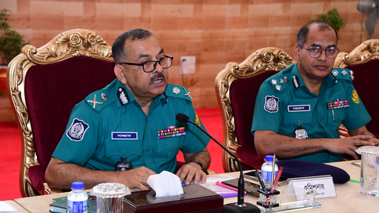 ঢাকার আইনশৃঙ্খলা রক্ষায় পেশাদারিত্বের সঙ্গে দায়িত্ব পালন করতে হবে