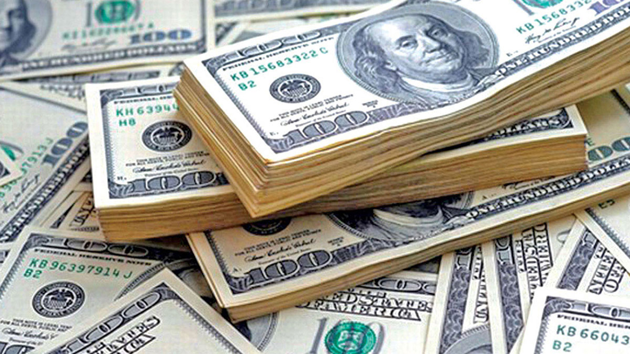 ১৯৭৩ সালের পর সবচেয়ে বড় পতনের মুখে ডলার