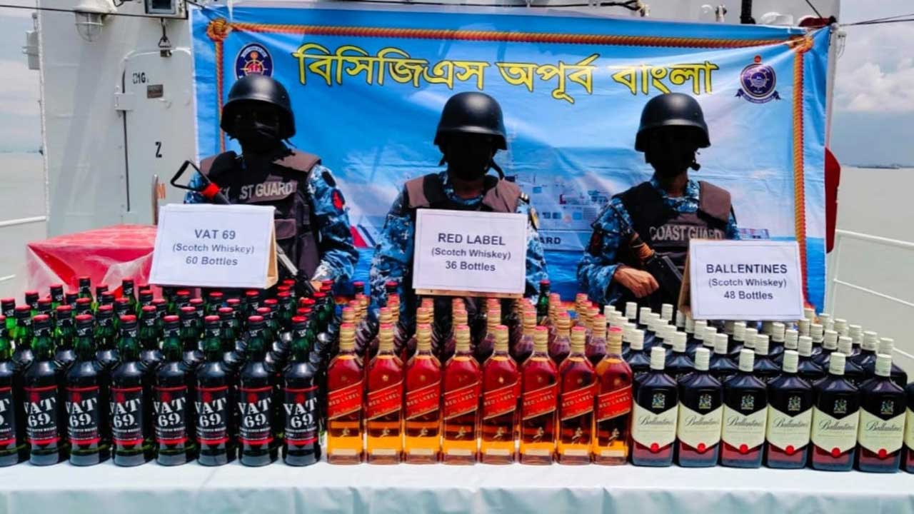 পতেঙ্গায় ৪০ লাখ টাকার বিদেশি মদ জব্দ