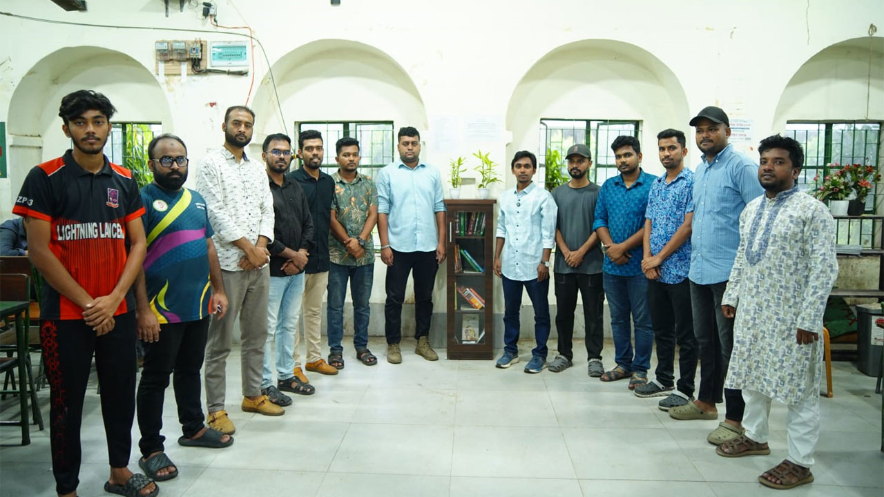 ঢাকা বিশ্ববিদ্যালয়ের মধুর ক্যান্টিনে ‘মুক্তির পাঠাগার’ স্থাপন
