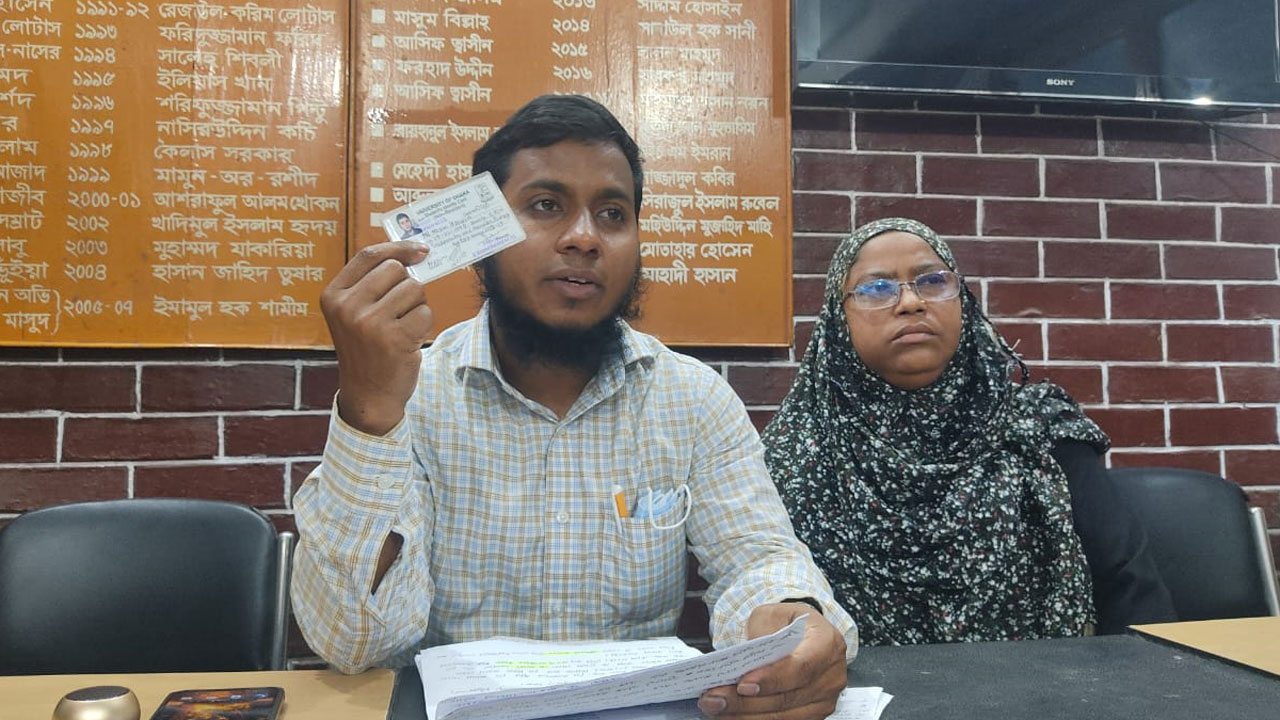 ঢাবি শিক্ষার্থীর সঙ্গে প্রতারণা, তালাকের পর যৌতুক মামলা ও টাকা দাবি