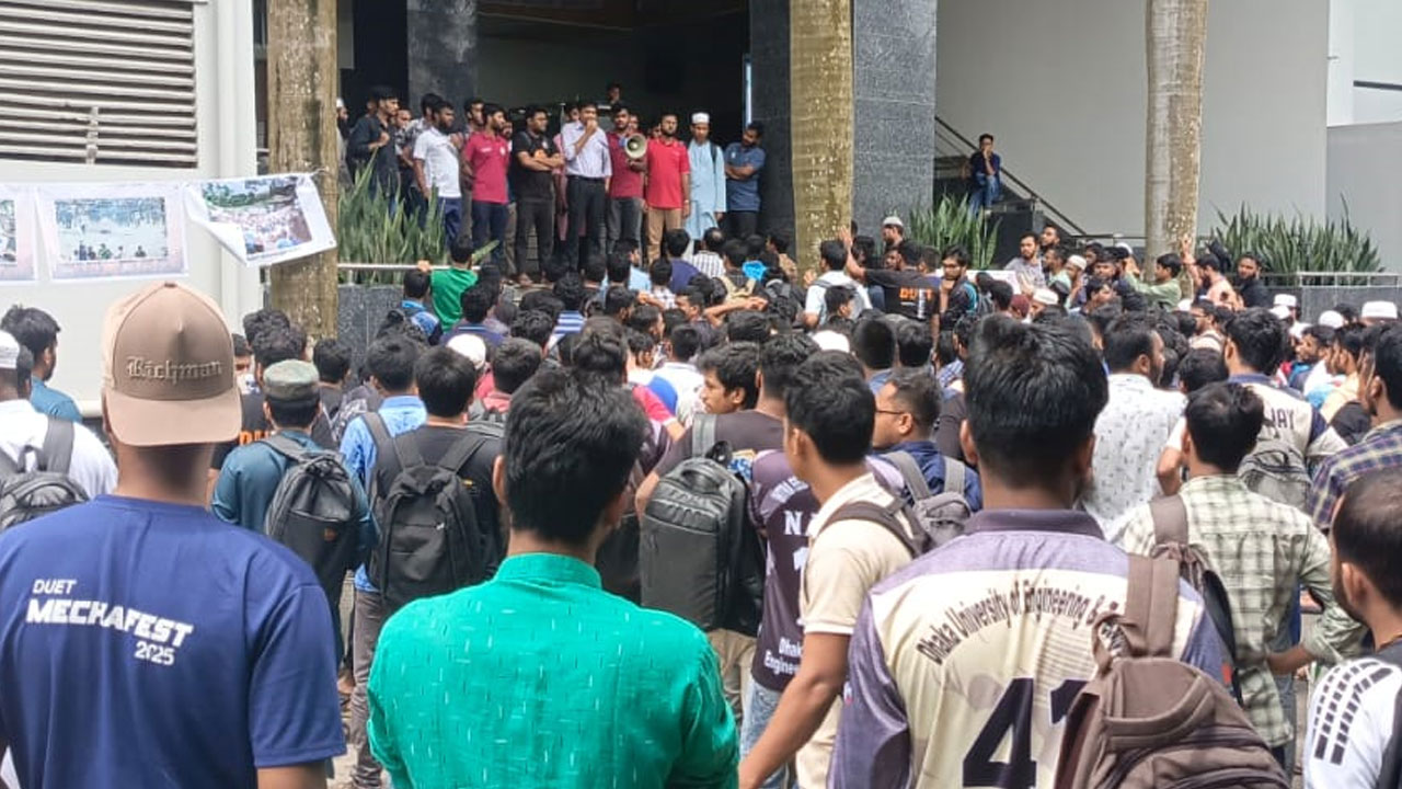 সমকামিতার অভিযোগে ডুয়েটের ৫ ছাত্রকে হল থেকে বহিষ্কার