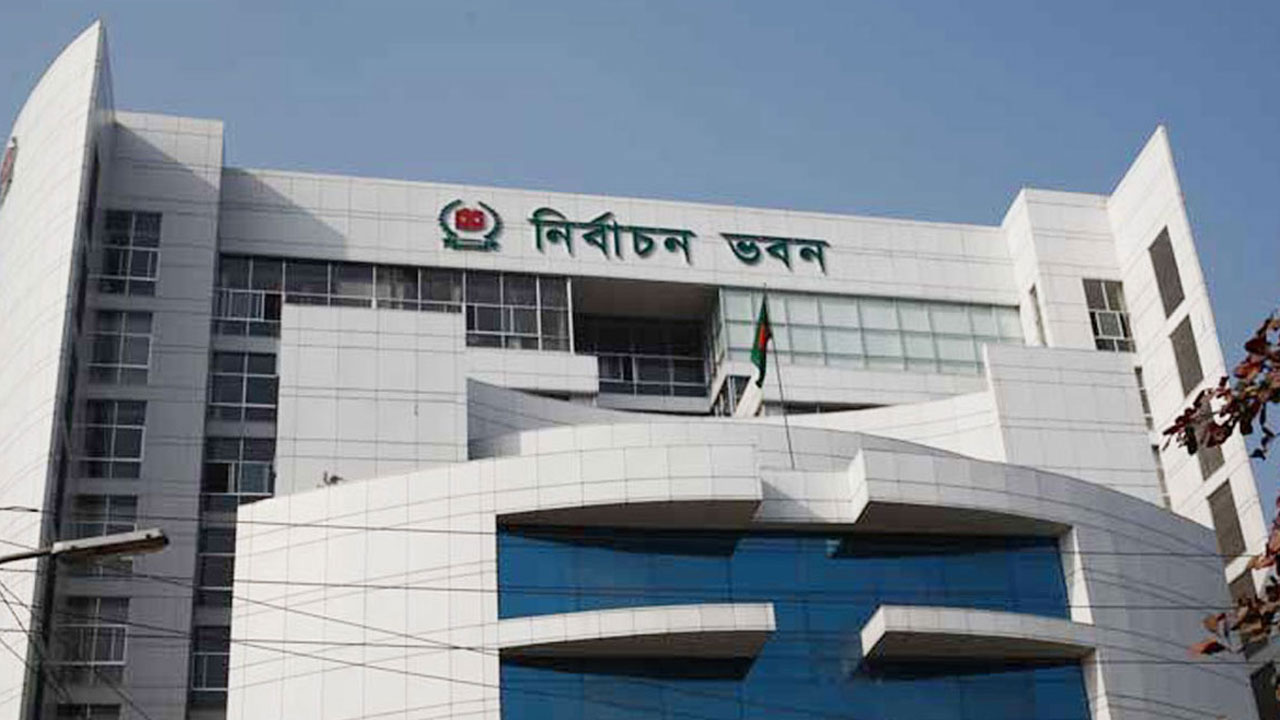 বিভ্রান্তি এড়াতেই নৌকা সরিয়েছে ইসি