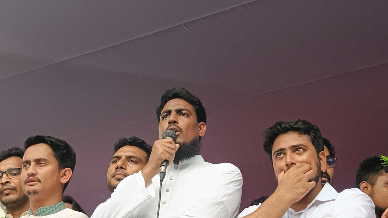 বাংলাদেশের মানুষ এই আওয়ামী লীগ ও মুজিববাদের রাজনীতি আর দেখতে চায় না