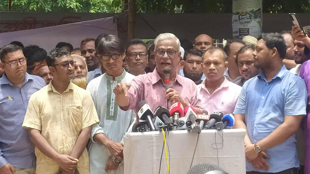 সব ষড়যন্ত্র রুখে দেওয়ার সাহস বিএনপির আছে : ফারুক