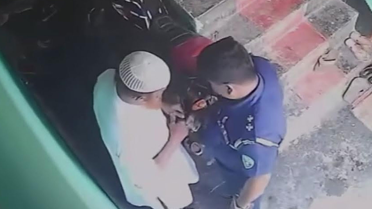 আসামির সঙ্গে ঘুষ লেনদেনের ভিডিও ভাইরাল, এসআই প্রত্যাহার