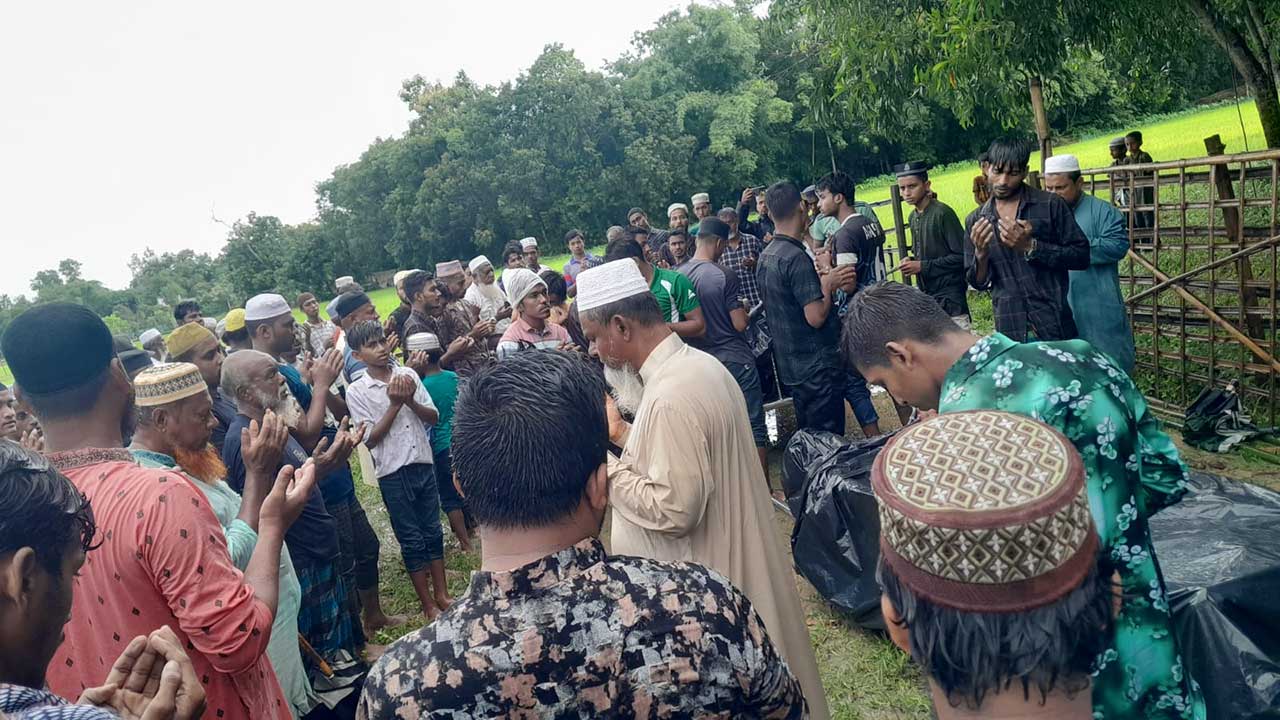 বিএসএফের গুলিতে নিহত দুই বাংলাদেশির চোখের জলে শেষ বিদায় 