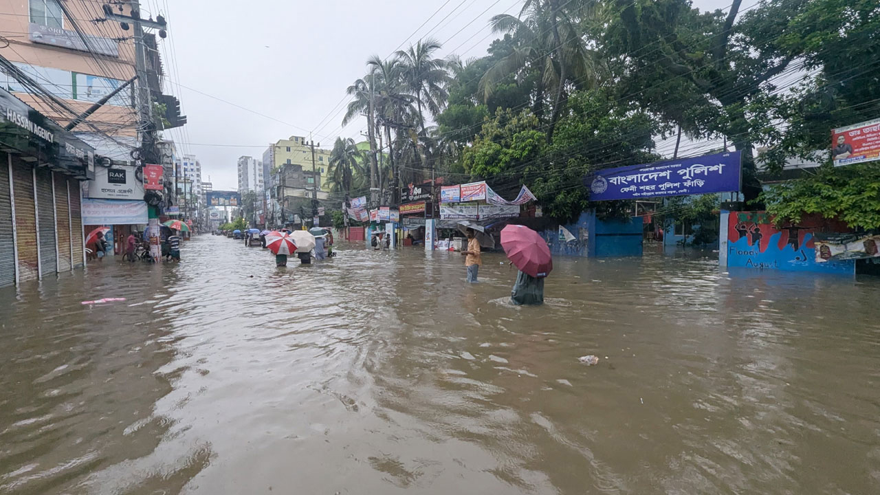 চলতি বৃষ্টি থেকে বাংলাদেশে বন্যার আশঙ্কা কতটা?