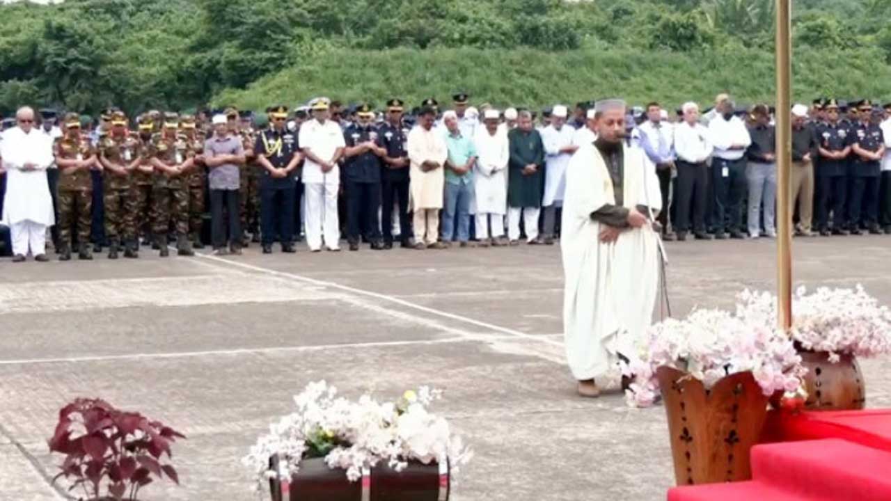 নিহত পাইলট তৌকিরের জানাজা সম্পন্ন