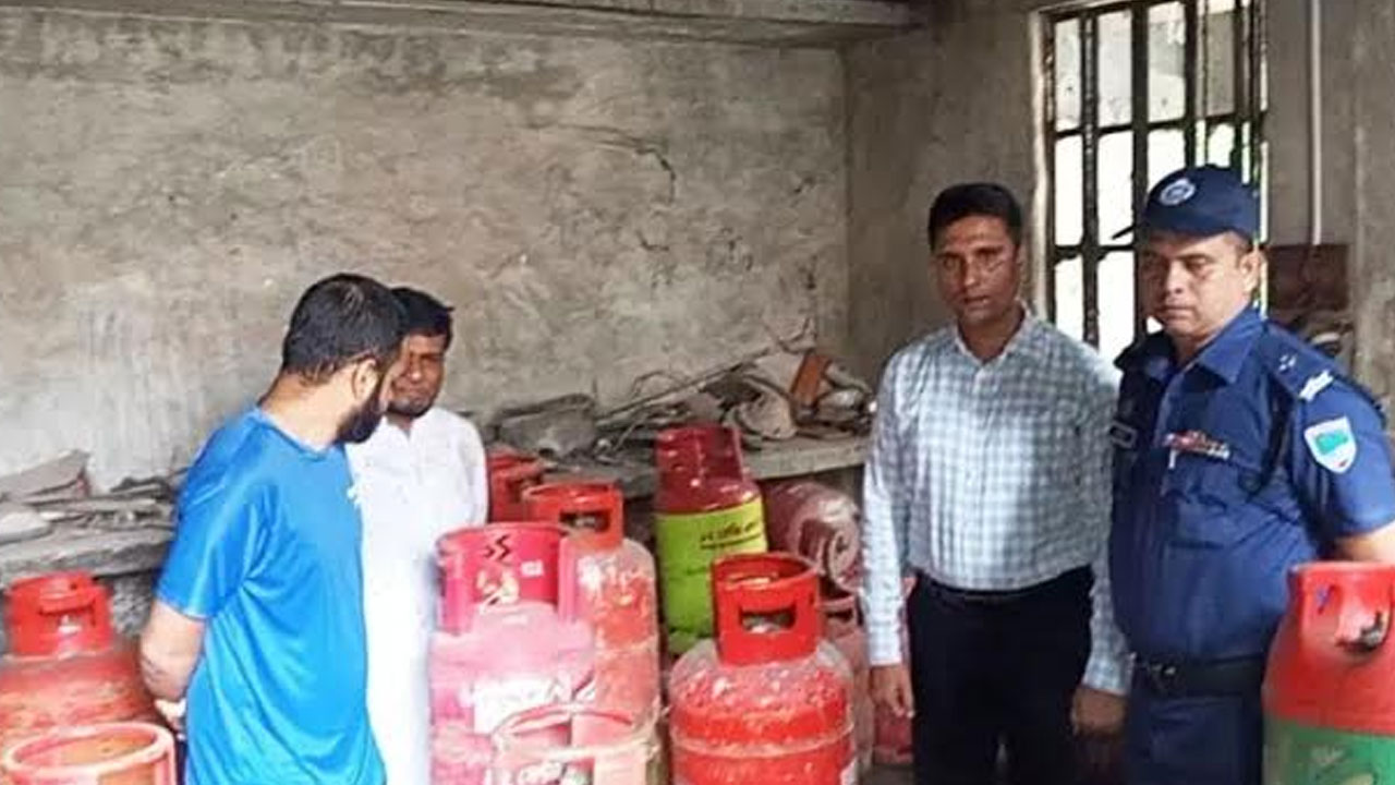 নকল লোগো লাগিয়ে সিলিন্ডার রিফিল, দুই লাখ টাকা জরিমানা