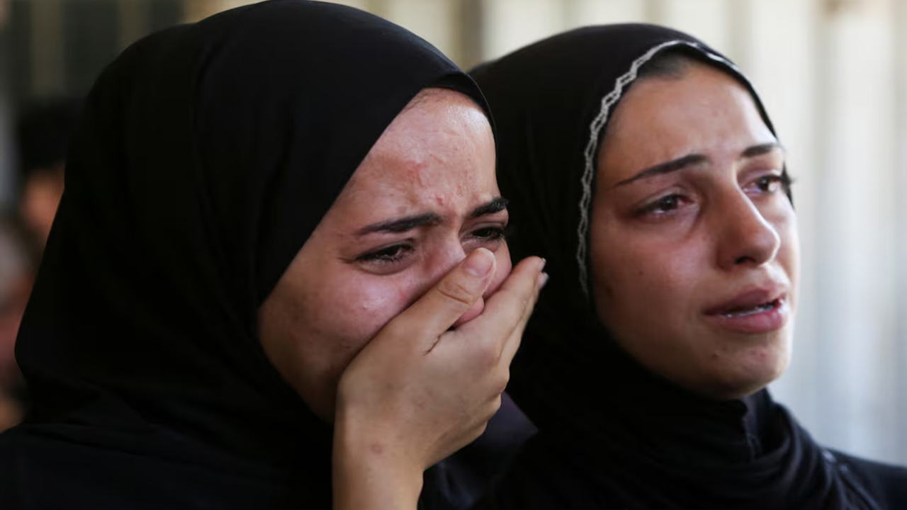 গাজায় ত্রাণকেন্দ্রে ভিড়ে চাপা পড়ে ২০ জনের মৃত্যু