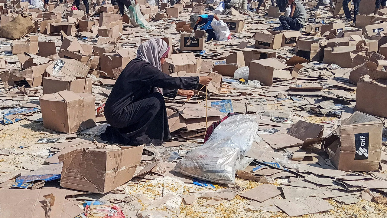 খাবার পেতে ১২ কি. মি হেঁটে আসে গাজার বালক, হাতে পাওয়ার পর গুলিতে মৃত্যু