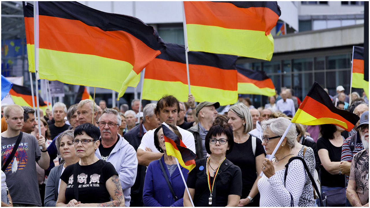 জার্মানিতে আশ্রয় আবেদন প্রায় অর্ধেক কমেছে