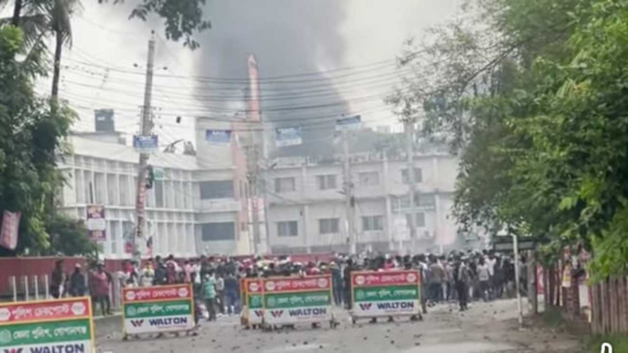গোপালগঞ্জে ডিসির বাস ভবনে হামলার ঘটনায় মামলা দায়ের 