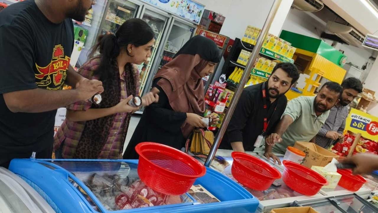 স্বপ্ন-তে মাত্র ১০০ টাকায় আনলিমিটেড আইসক্রিম!