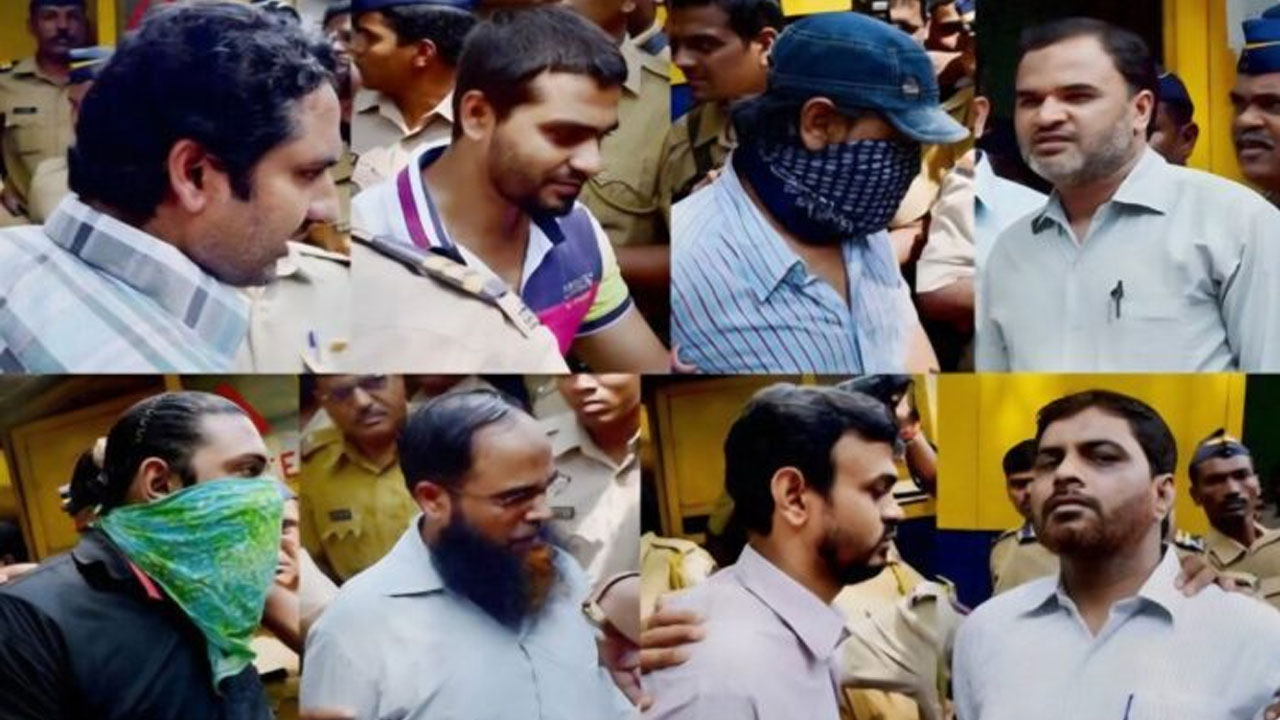 ১৮ বছর জেল খাটার পর ১২ মুসলিমকে বেকসুর খালাস দিলো ভারতীয় আদালত