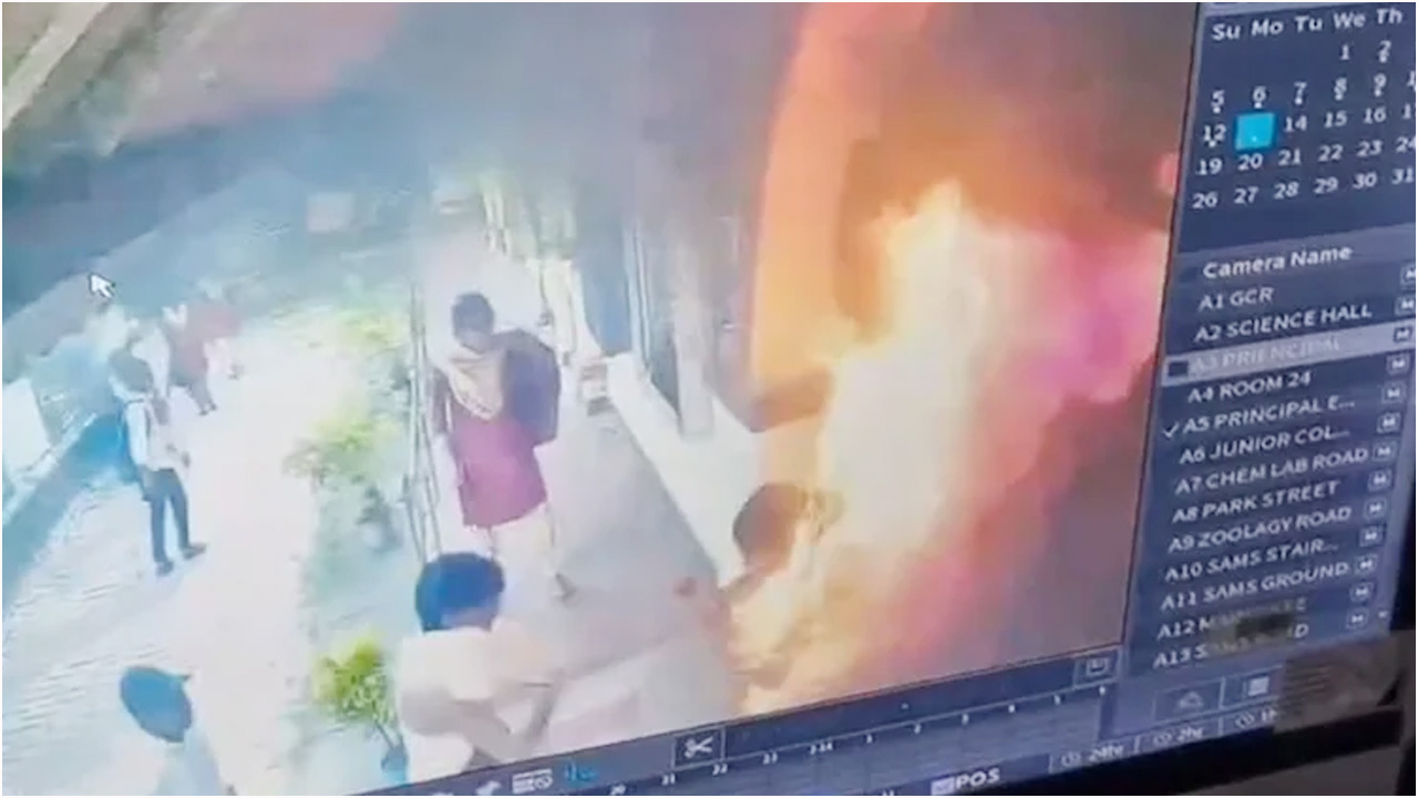 শিক্ষকের অনৈতিক দাবি, শরীরে আগুন ধরিয়ে দিলেন ছাত্রী