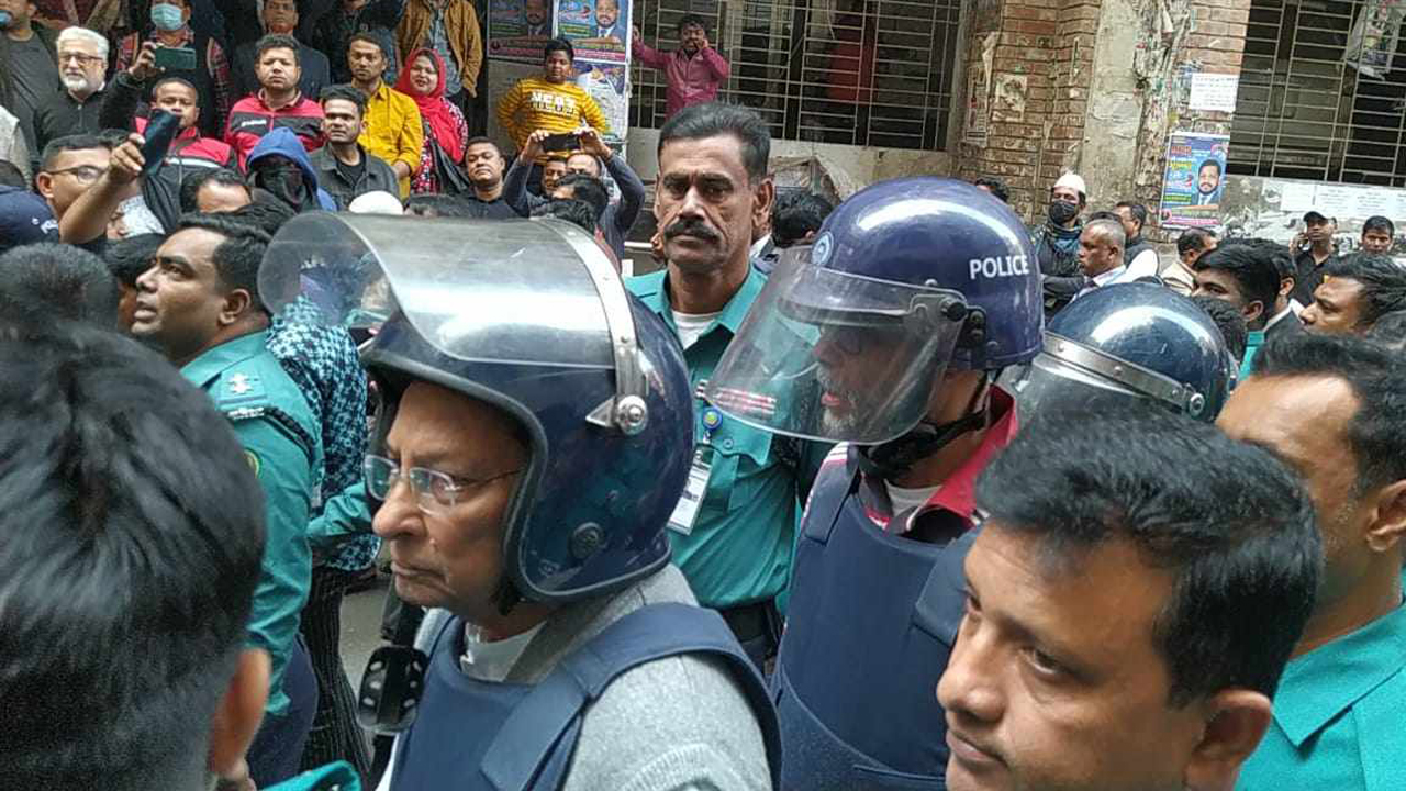 কারাগারে কণ্ঠ পরীক্ষার অভিযোগ ইনুর, চিফ প্রসিকিউটর বললেন ‘অনুমতি ছিল’