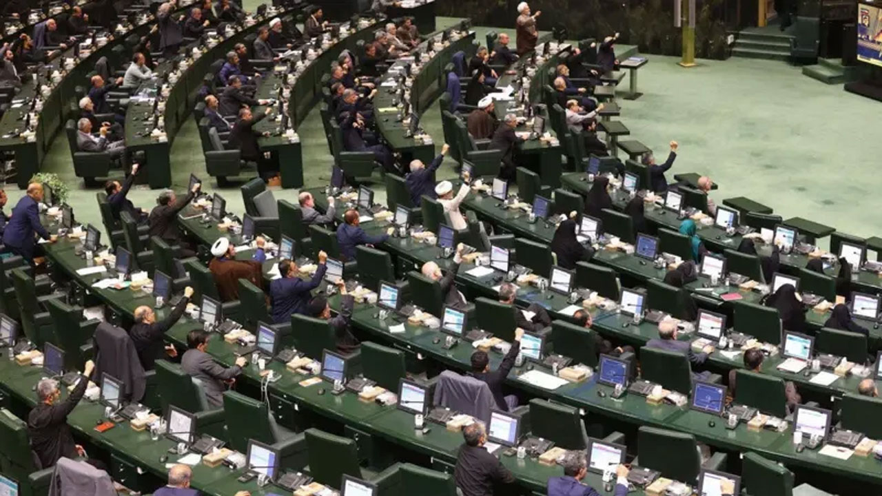 গুপ্তচরবৃত্তি করলেই মৃত্যুদণ্ড ও সম্পত্তি বাজেয়াপ্ত, বিধান পাস করল ইরান