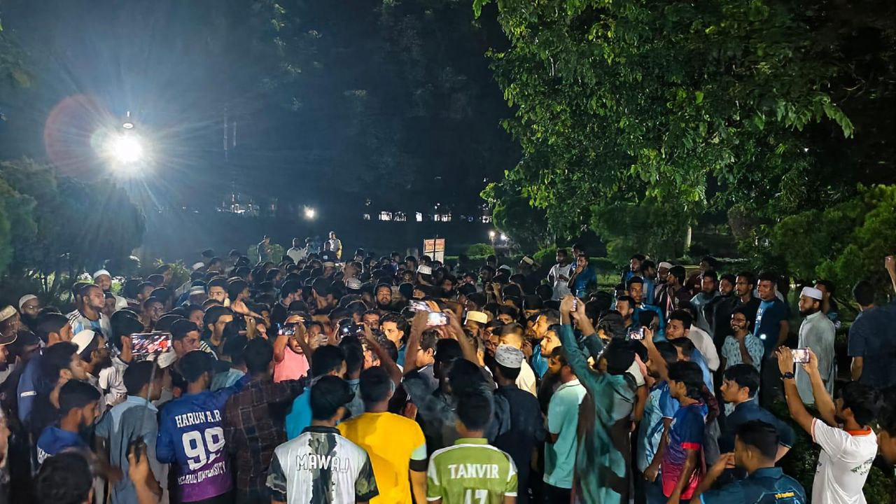 ঢাকায় ব্যবসায়ীকে হত্যার প্রতিবাদে ইবিতে বিক্ষোভ