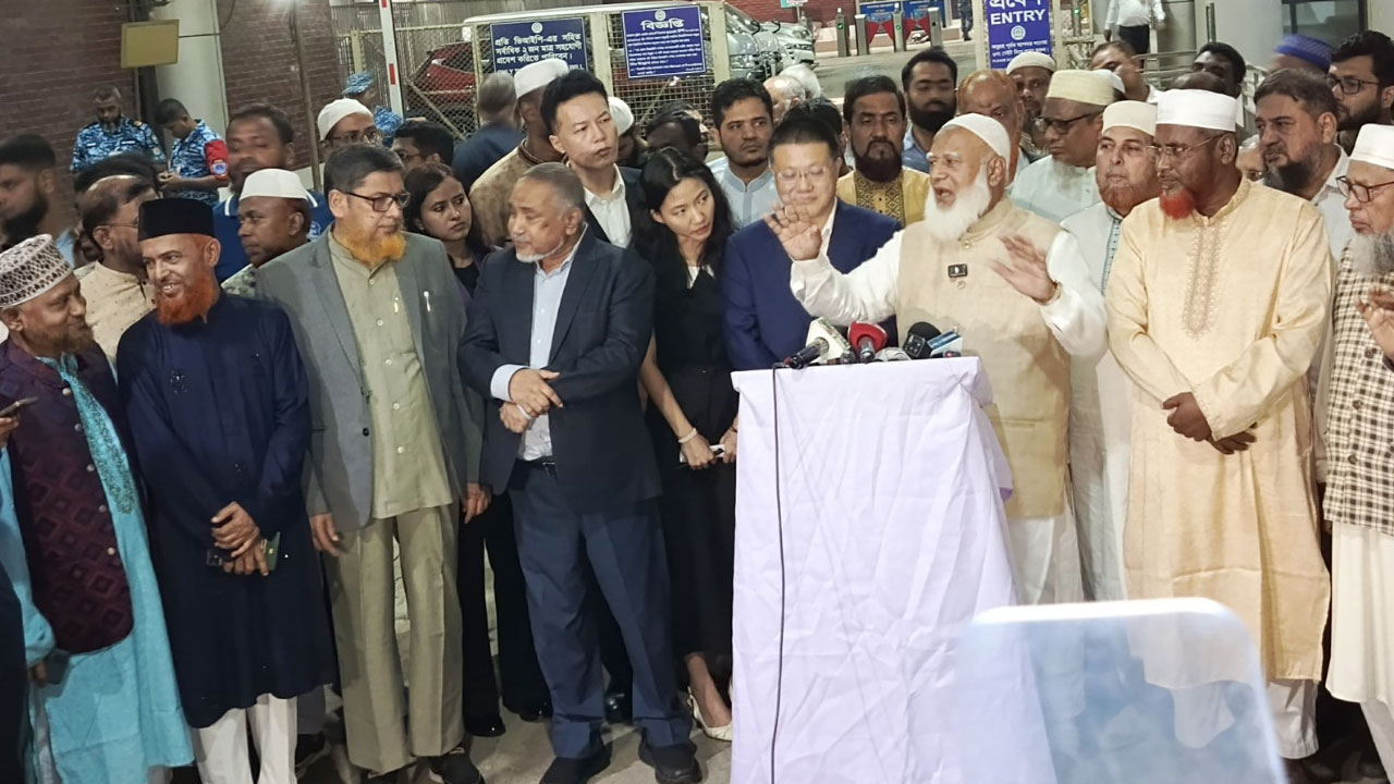 চীন সফর শেষে দেশে ফিরেছেন জামায়াত আমির