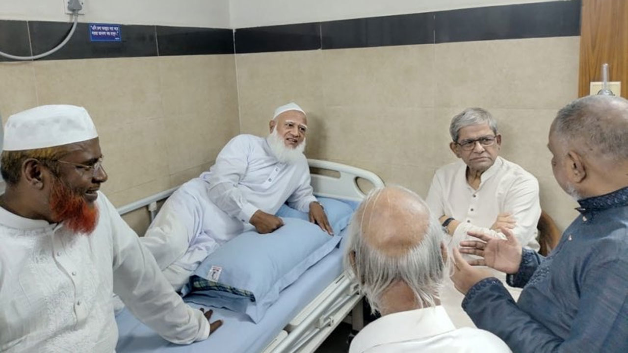হাসপাতালে জামায়াত আমিরের পাশে মির্জা ফখরুল