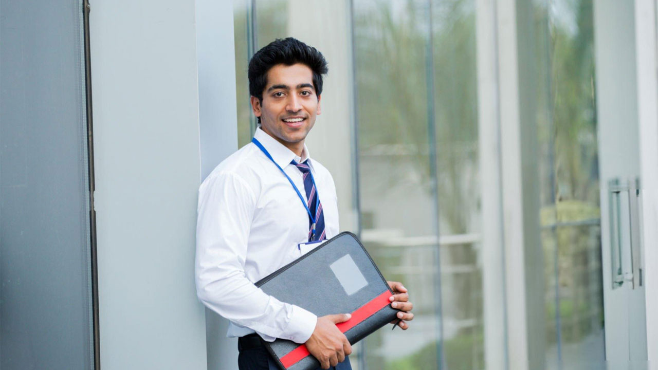 বেসরকারি ব্যাংকে স্মার্ট ক্যারিয়ার, নিজেকে প্রস্তুত করবেন যেভাবে