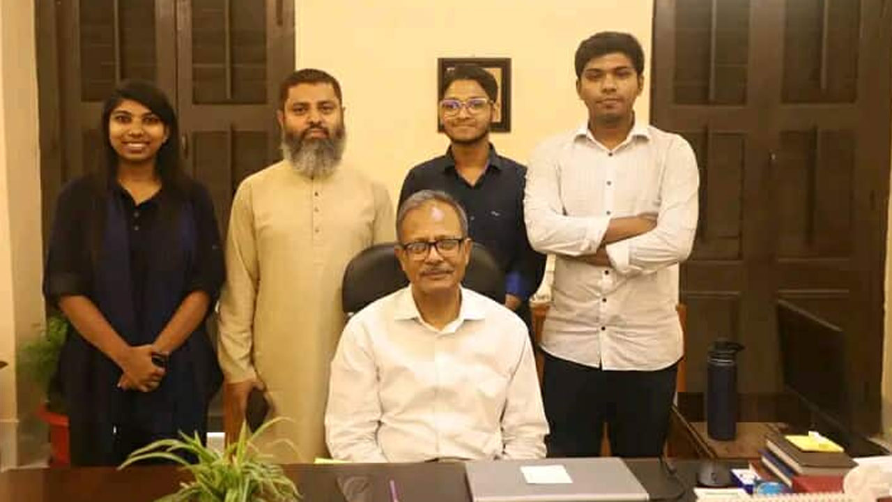 জবি ডিবেটিং সোসাইটির ঝুলিতে ১০ লাখ টাকার পুরস্কার