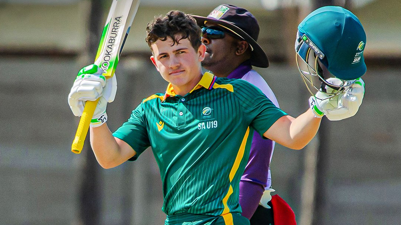 বিধ্বংসী ডাবল সেঞ্চুরিতে ১৮ বছর বয়সী ব্যাটারের বিশ্বরেকর্ড